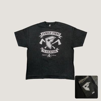 Berühmtes Stars And Straps T-Shirt 2XL Familie Zuerst Y2K Skater Travis Barker Schwarz