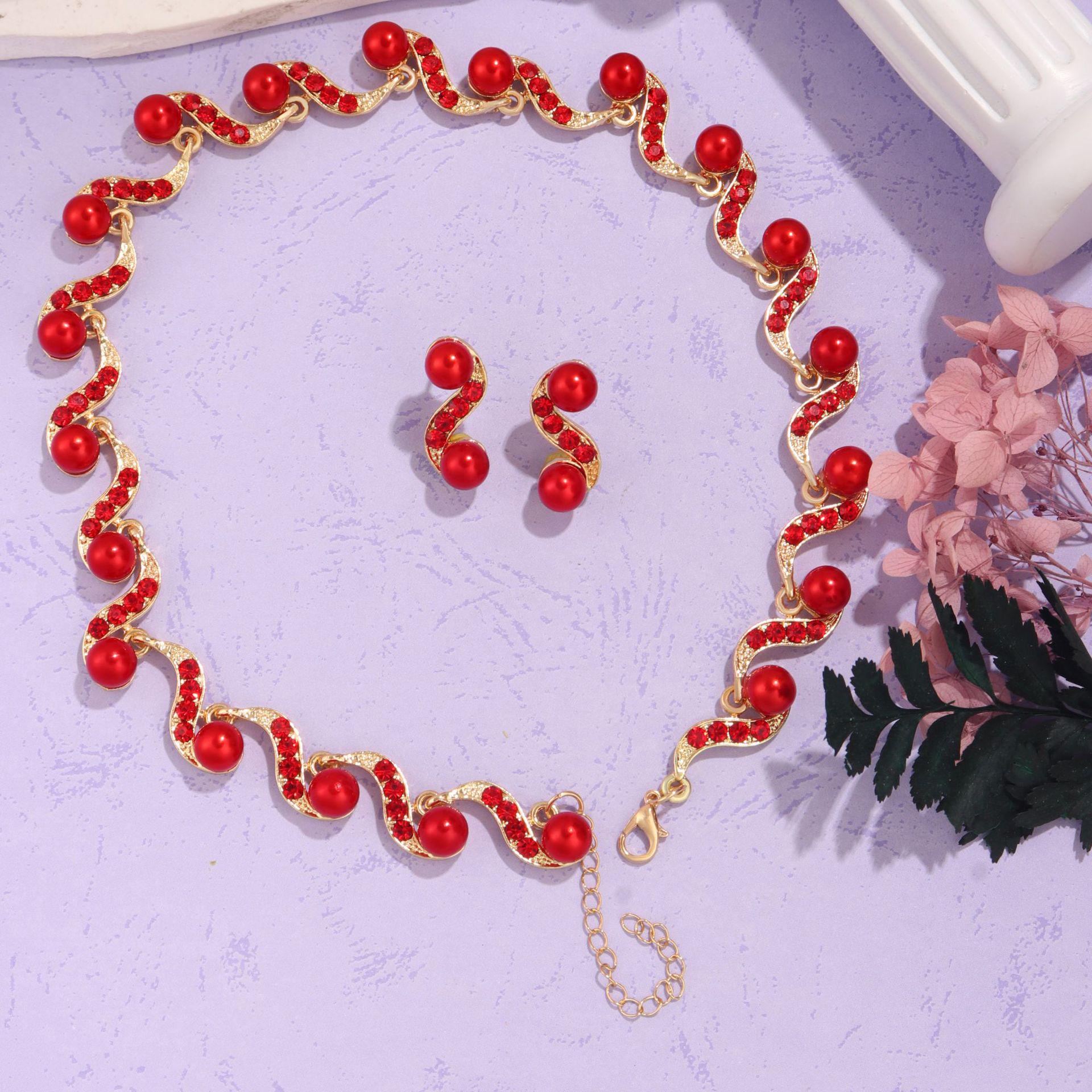 

Європейський та американський богемний стиль, легка розкіш, набір сережок та намиста з перлами