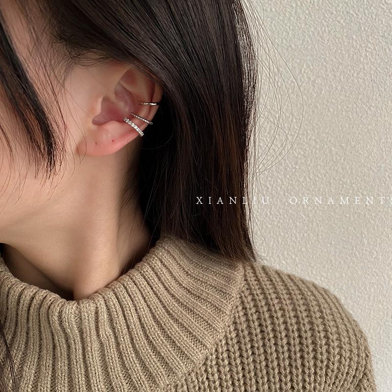 Ear Cuff Leggero Retrò di Lusso: Orecchini a Clip Senza Foratura per Donna, Tendenza Calda 2025