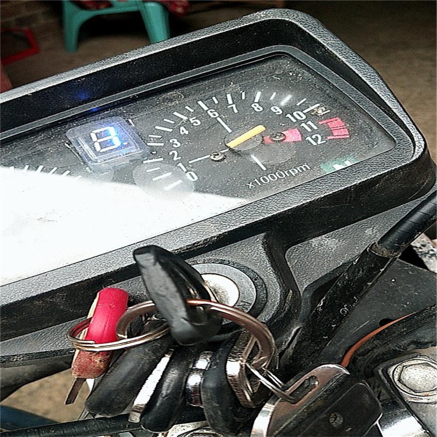 DC12V Motocykl Červená LED digitální kontrolka řazení neutrálu Snímač řadicí páky