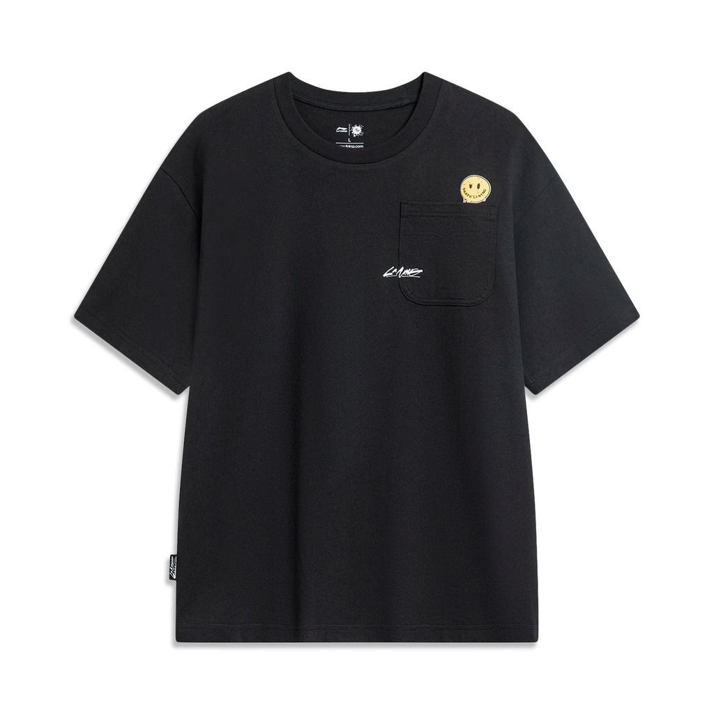 Li Ning X OG_SLICK Kollaborations-Skateboard-Serie Furchtloses Lächeln Themen-Text Schweißabsorbierendes Locker sitzendes Kurzarm-T-Shirt Unisex-Oberteile Schwarz AHST477-2