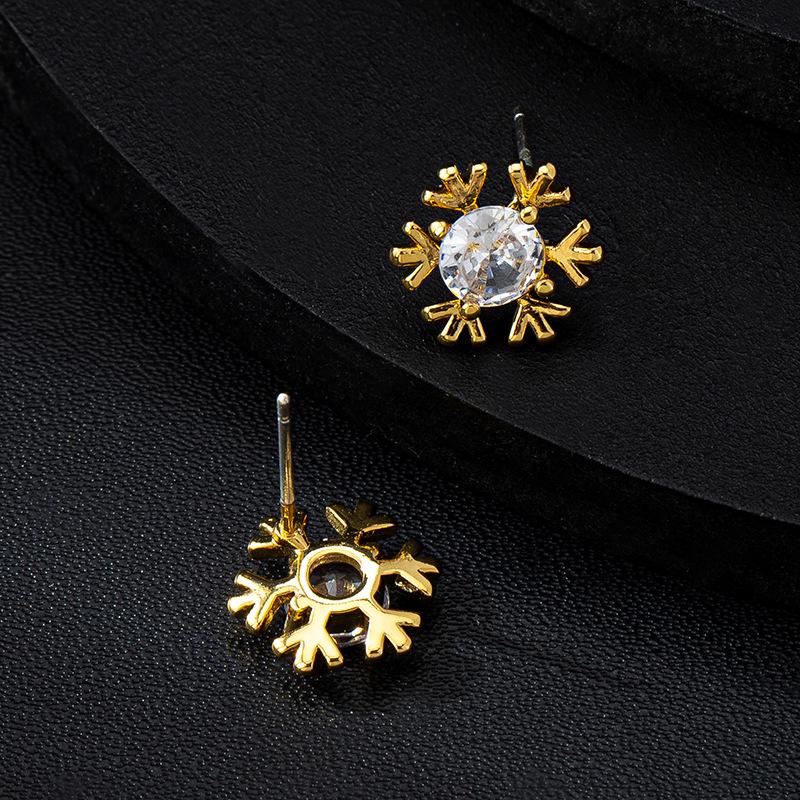 Copper-Plated 18K Gold Snowflake Zircon Stud Earrings - Shiny Christmas Gift for Women