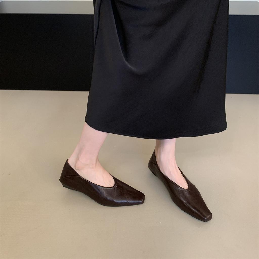 Płytkie miękkie skórzane pojedyncze buty damskie 2025 jesień cienkie buty z kwadratowym noskiem retro na niskim obcasie buty babci super miękkie francuskie buty do pracy
