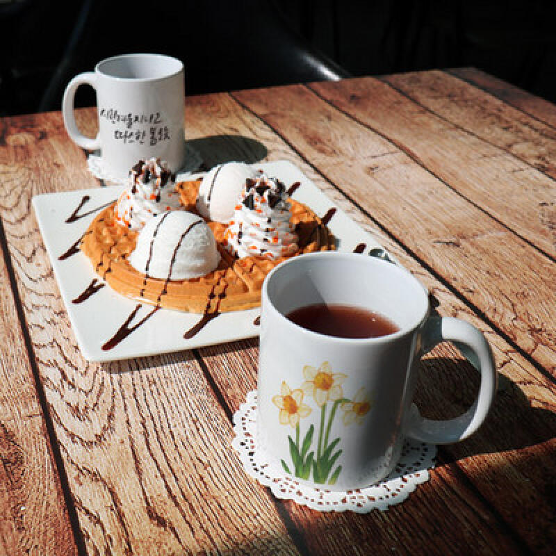 tb989-Design Mug 2p-As the cold winter passes and warm spring comes