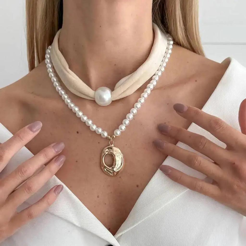 2026 Fashion 2Pcs Retro Leopard Print Velvet Imitation Pearl Necklace Women Trend Geometric Metal Pendant Choker Jewelry Gift