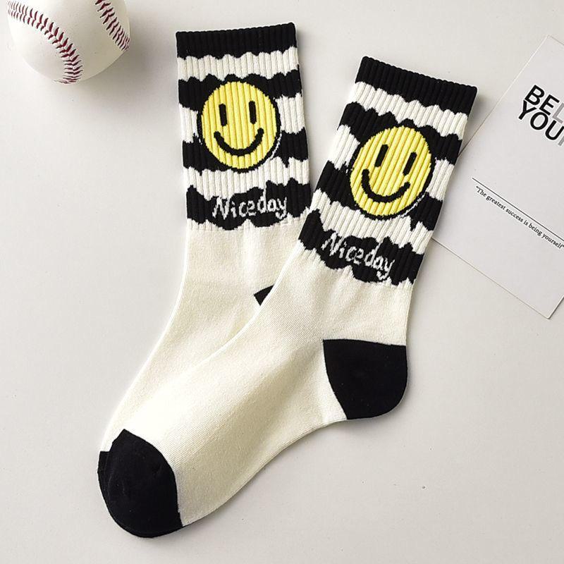 2023 Black & White Smiley Face Mid-Tube Socks - Unisex Autumn/Winter High Waist Sports Wear