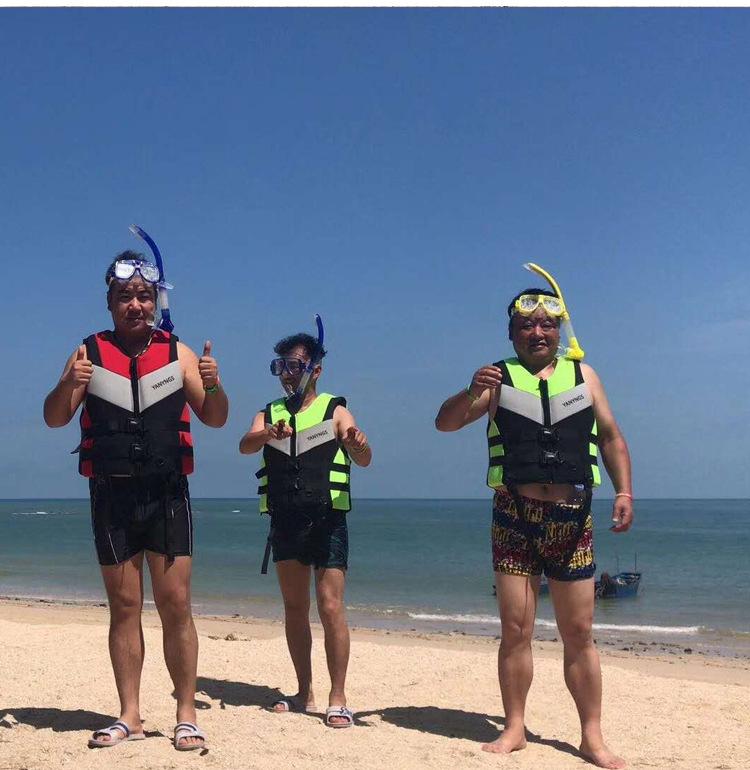 Adult Life Jacket with High Buoyancy and Thickened Fishing Vest for Swimming, Snorkeling, Boating, and Water Rescue