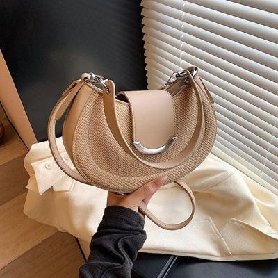 Trendová sedlová crossbody taška na jar/leto 2025: Taška na rameno a pod pazuchu na dochádzanie