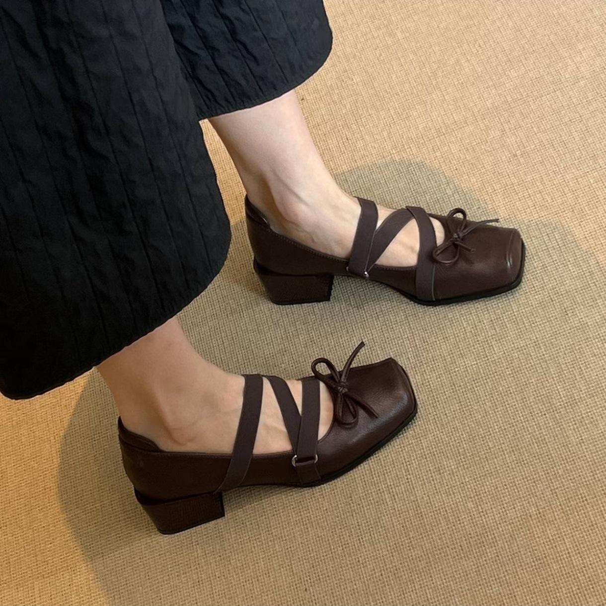 

Stylish fine personality rivet belt buckle bow Mary Jane single shoes 2025 spring solid color sheepskin retro women s shoes 40 коричневый