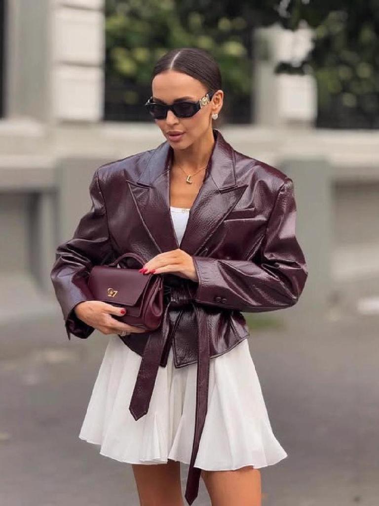 2025 Herbst/Winter V-Ausschnitt Glänzende Figurbetonte Lederjacke mit Taillengürtel