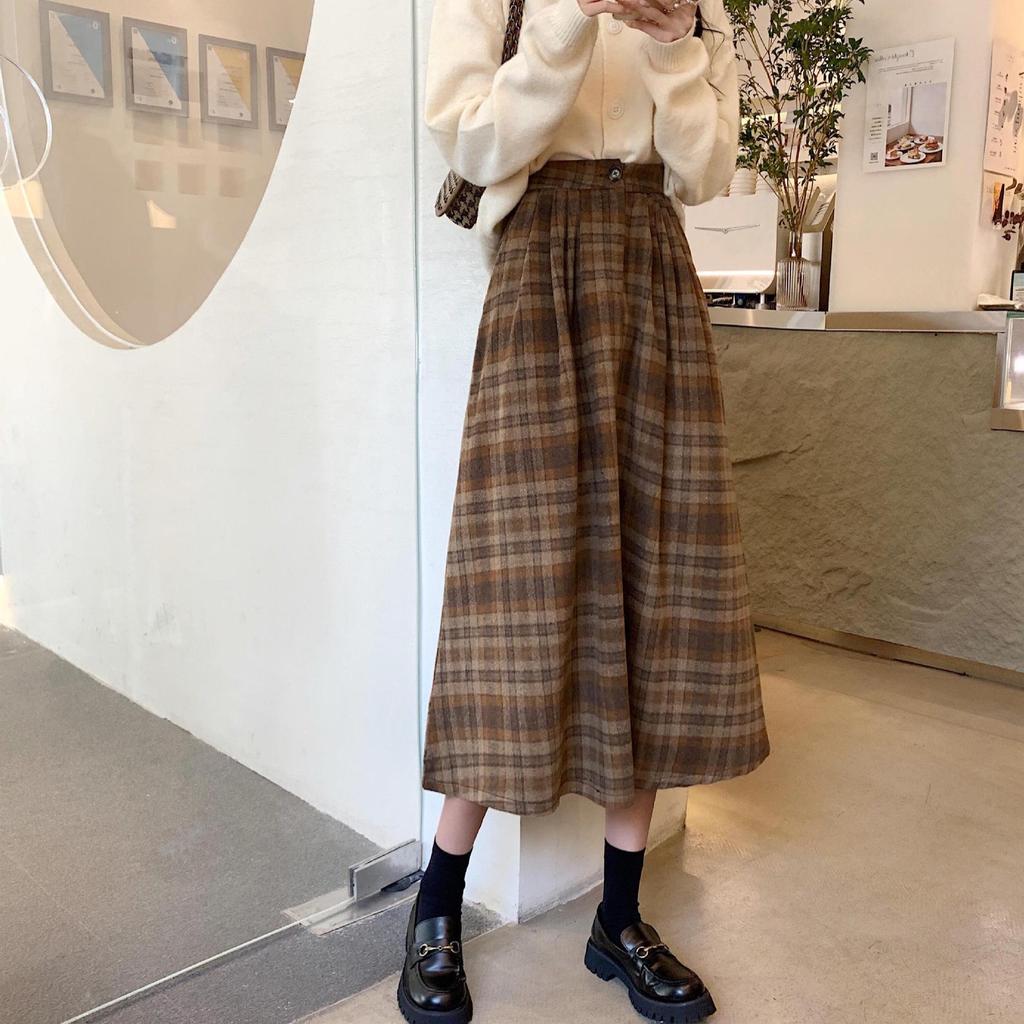 Coffee Plaid A-Line Midi Skirt: Pleated High-Waist Umbrella Design for Women - Perfect for Autumn and Winter.