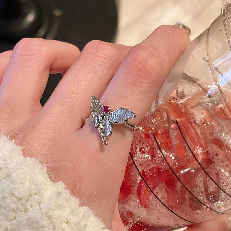 

Medieval Brushed Imitation Pigeon Blood Red Ruby Open Ring, High-End Personality Diamond-Set Super Fairy Temperament Accessories Adjustable opening