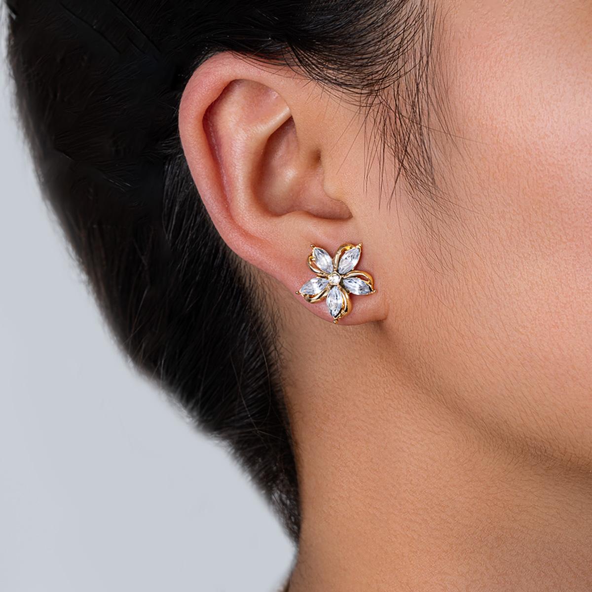 

1 pair of fashionable and exquisite five petal flower sparkling earrings, elegant and versatile flower earrings for women