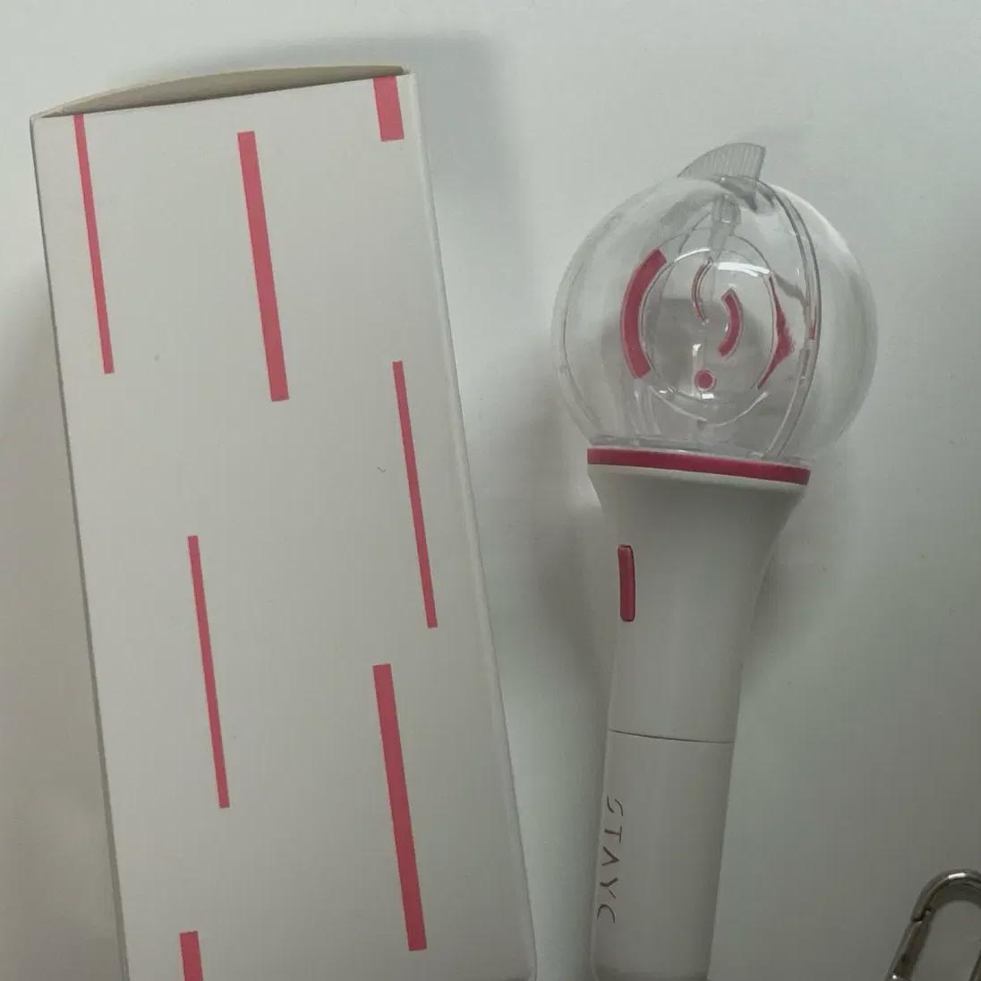 

Брелок-световой стик Wink Stick Stayc