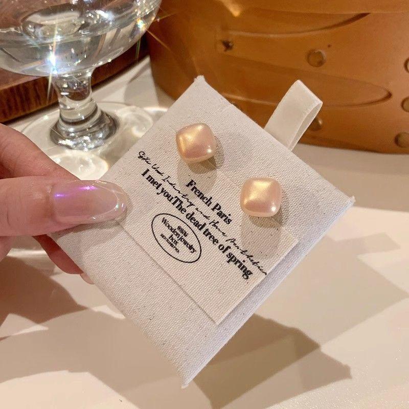 Elegante und dezent funkelnde Zuckerwürfel-Perlenohrringe für Damen, die einen luxuriösen Ausstrahlen
