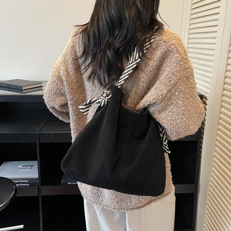 Autumn and winter retro high-value bag women's autumn niche fashion simple commuter shoulder bag bag