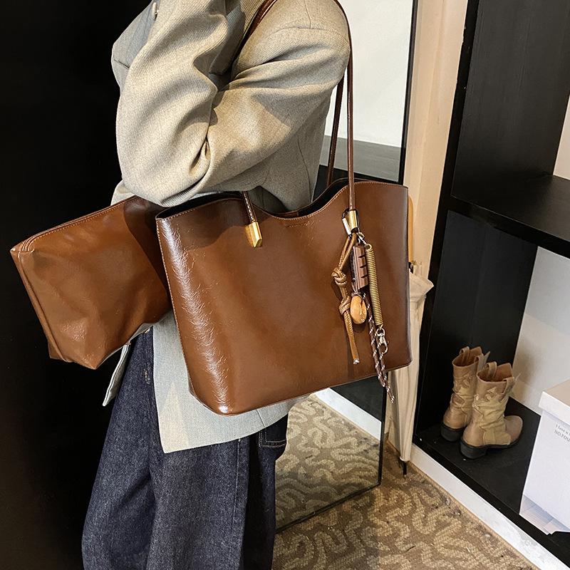 

Large-capacity tote bag women s 2025 new simple and versatile casual lazy style underarm shoulder bag large bag 40*12*26.5 чёрный