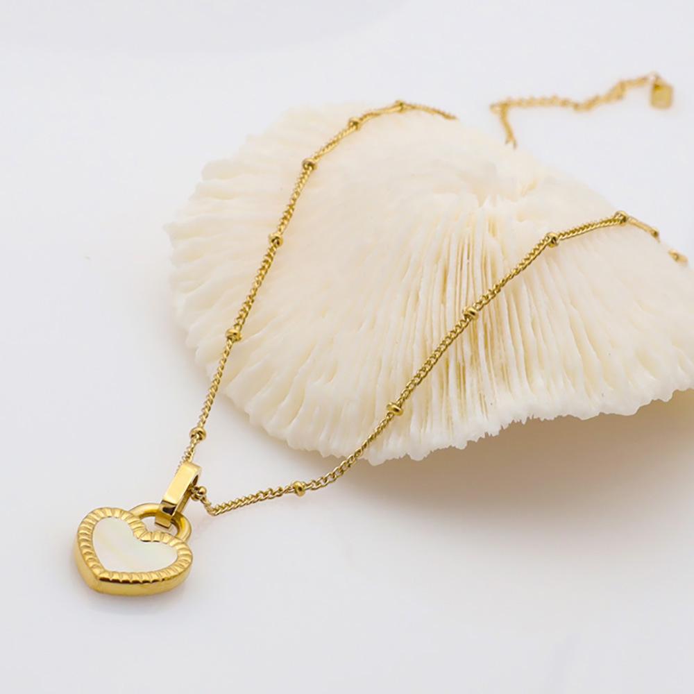 Jewelry Black And White Double-Sided Love Shell Necklace Female Niche Female Electroplated 18K Titanium Steel Clavicle Chain