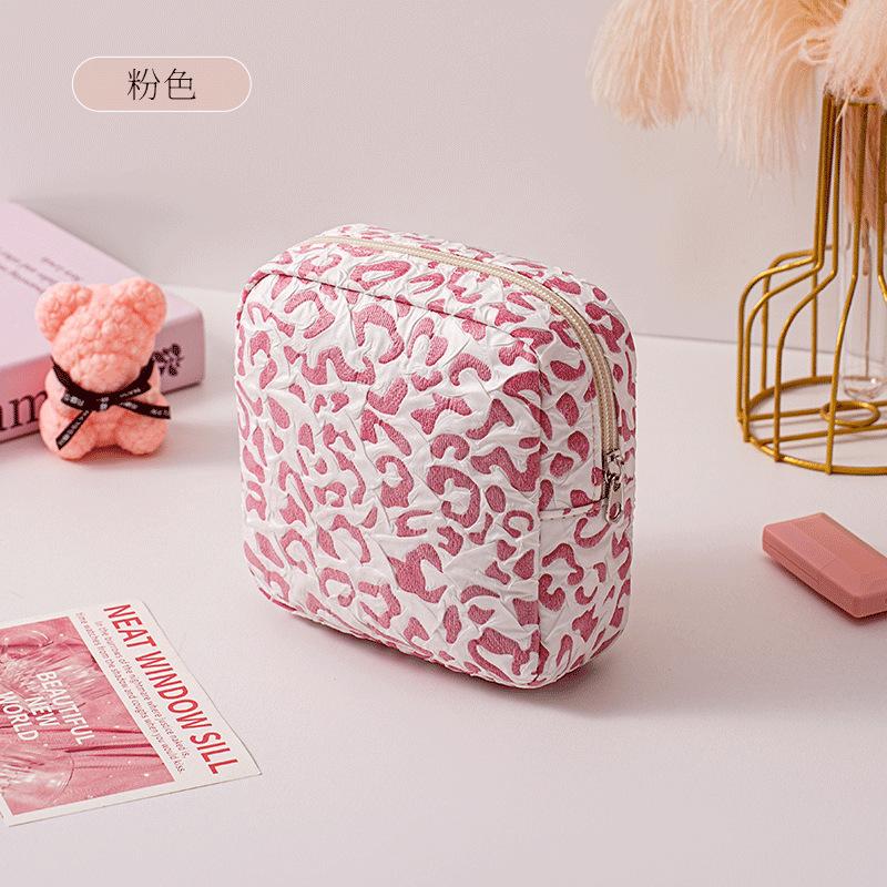 Heart Pattern Sanitary Pads Bag Large Zipper Heart Style Cosmetic Makeup Bag Cute Portable Lipstick Makeup Case Organizer Bags