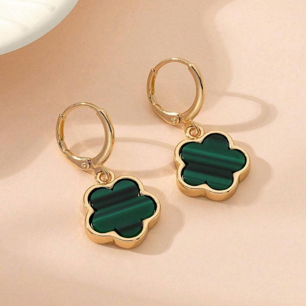 1PAIR European and American New Lucky Grass Earrings, Sweet, Exquisite, Fashionable and Simple Five-leaf Flower Earrings for Women