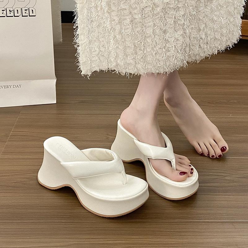 Thick-bottomed Muffin Flip-flops Women's Summer Wear 2025 New High-heeled French PU Outsole Toe Beach Cool