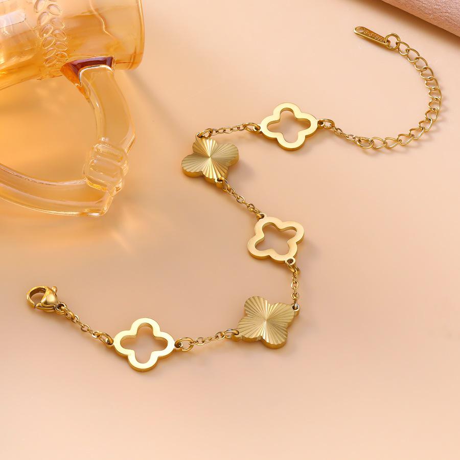 18K Gold Plated Four-Leaf Clover Engraved Bracelet for Women - Elegant Lucky Jewelry