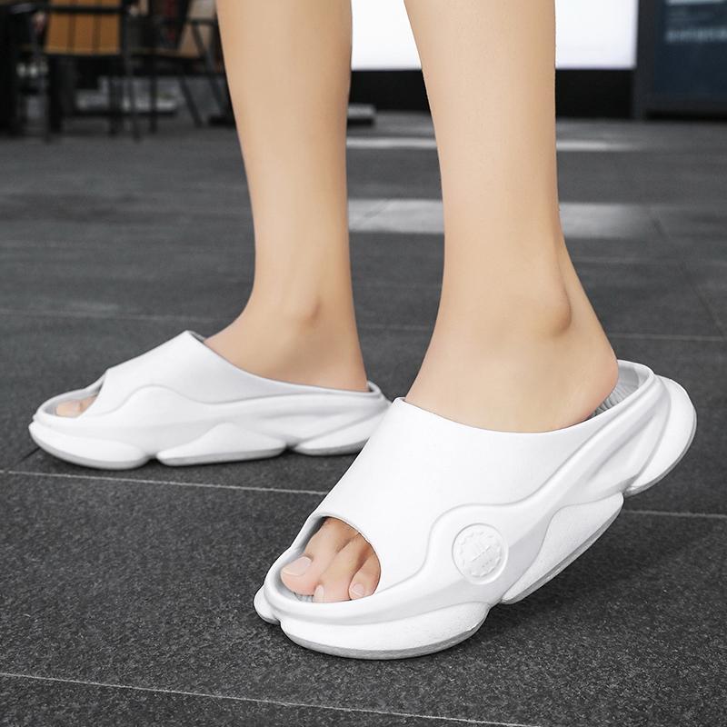 Fashion New Men's EVA Light Sandals Soft Soled Flat Designer Casual Slippers Sports Beach Men's Shoes Bathroom Home Shoes