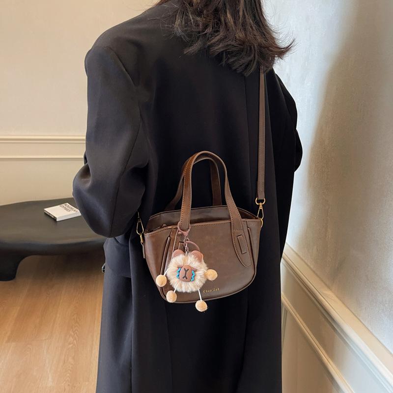 New 2025 Portable Wing Bag Matte Retro Bucket Bag Niche Design Commuter Shoulder Messenger Bag Women