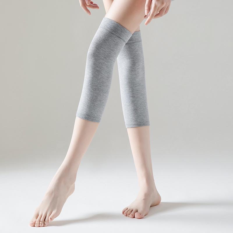 

Женские бесшовные нескользящие гольфы - Коллекция Лето 2024: Прохладный, теплый и облегающий knee pads, short, one size серый