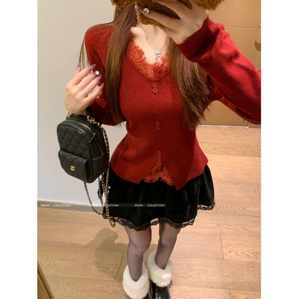 Niche V-Neck Lace Patchwork Knitwear: Autumn/Winter Slimming Cinched Waist Long Sleeve Top for Women