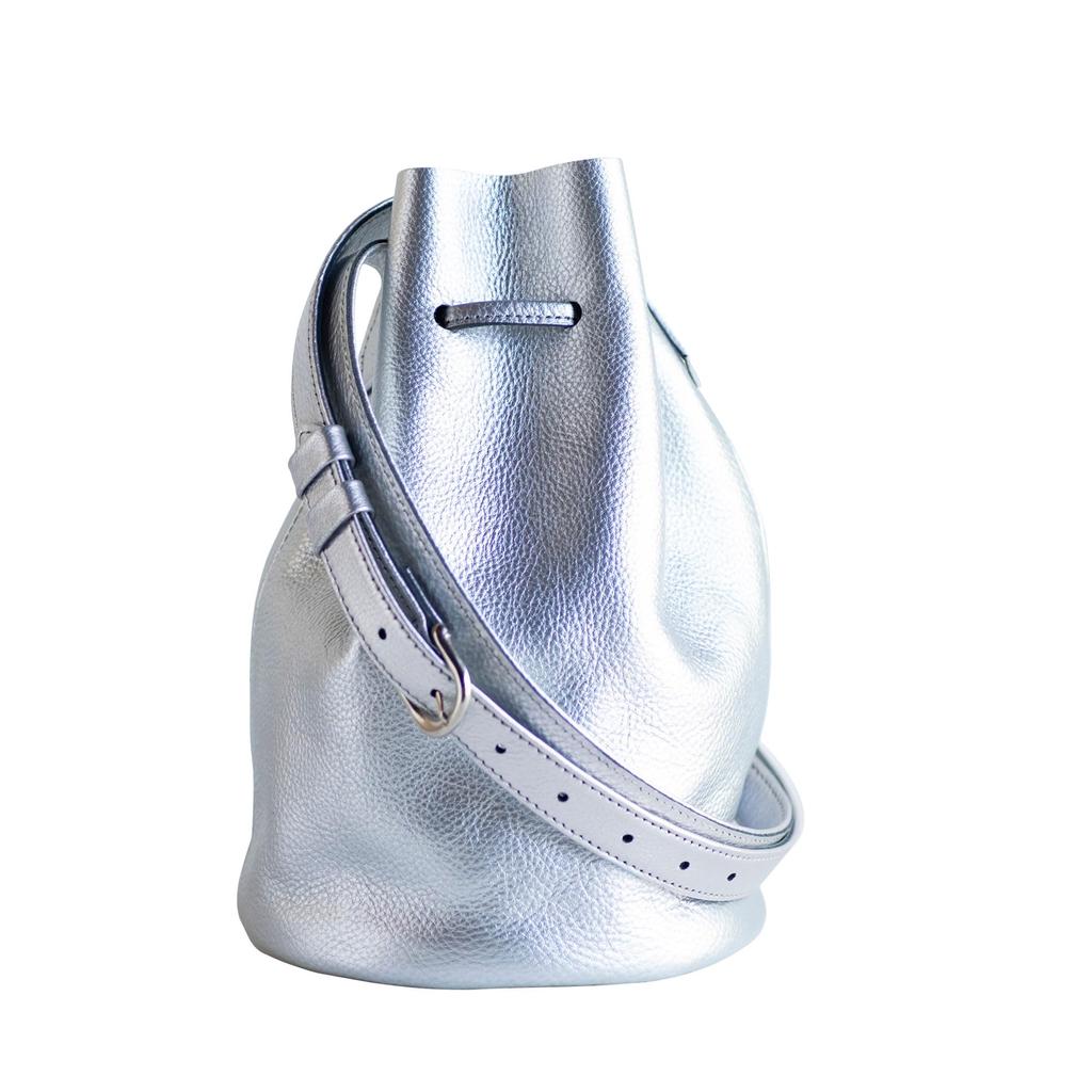 artigianoworks Shoulder Bag, Drawstring Bag, One-Shoulder Bag, Crossbody Bag, for Men and Women, Stylish, Lightweight, Genuine Leather, Silver,
