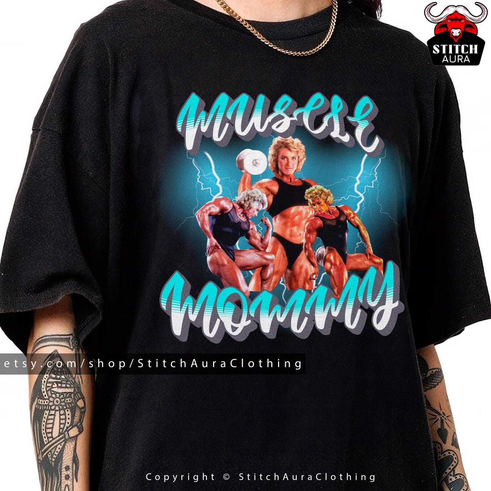 Muscle Mommy Gym T-Shirt,Retro Muscle Mommy Gym Shirt,Oversized Fitness TShirt for Women,Bodybuilder and Weightlifting Gift,Gym Mommy Tee S