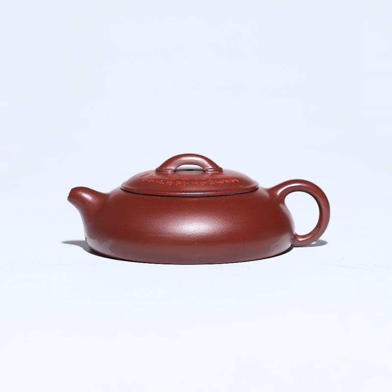 

Elegant Handmade Yixing Zisha Teapot in Dragon Blood Clay темно-красного