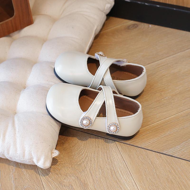 2024 Podzim Nové Dívčí Dětské Křížové Retro Dětské Mokasíny Roztomilé Princeznovské Boty z Měkké Podrážky Kožené Boty Malá Princezna Ležérní Boty