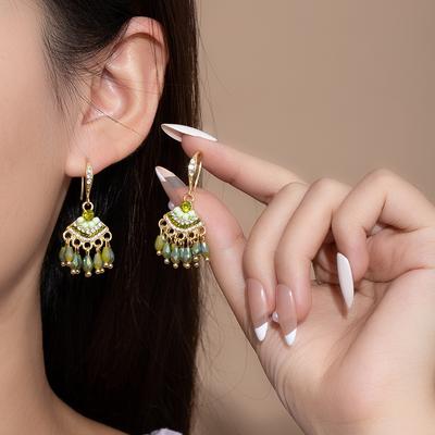 Light Luxury, High-End Sense, Ethnic Style, Fan-Shaped High-End Temperament, Crystal Earrings, Stud Earrings, Niche Design Earrings.
