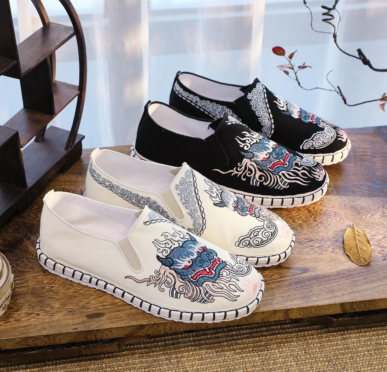 Китайские мягкие подошвы новые пекинские мужские тканевые туфли с вышивкой лазанья — фото 6