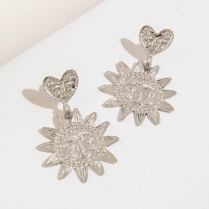 Bohemia Exaggerated Metal Sunflower Drop Earrings for Women Vintage Creative Gold Color Heart Stud Earrings Jewelry Accessories