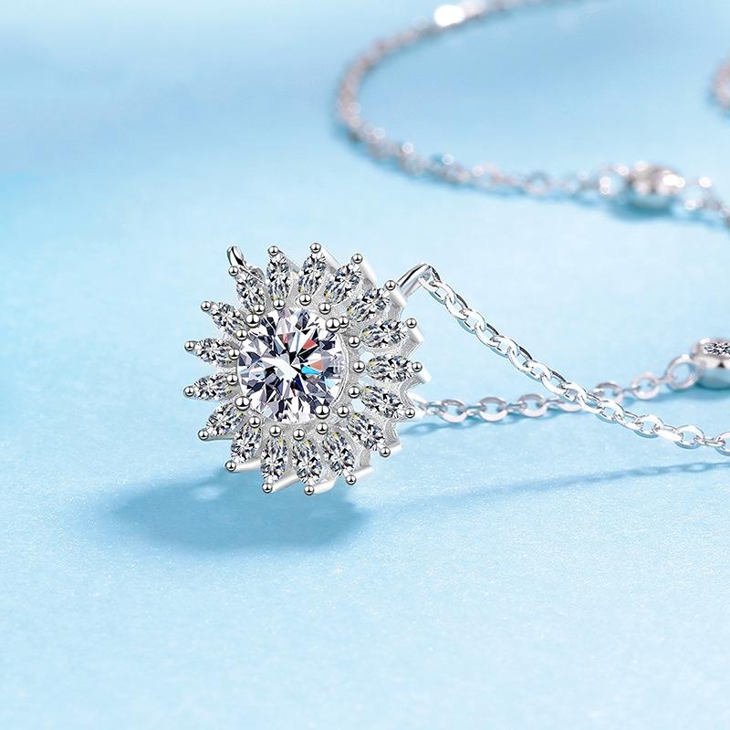 Lover Valentine's Day White Gold Girl Birthday Gift 1CT Moissanite Diamond Women Wedding Platinum Sunflower Necklaces