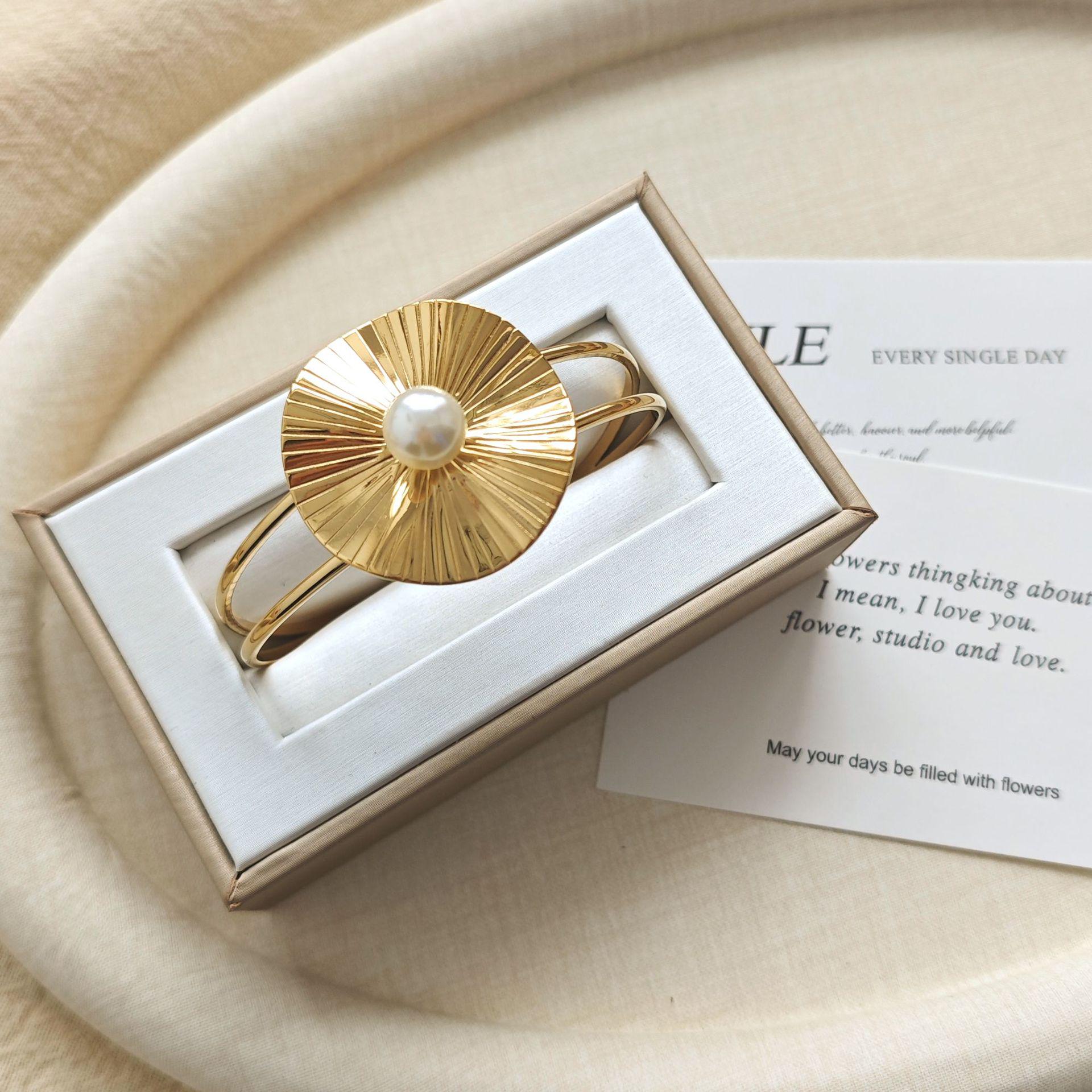 Vintage Sunflower Pearl Gold Bracelet - Elegant European & American Design