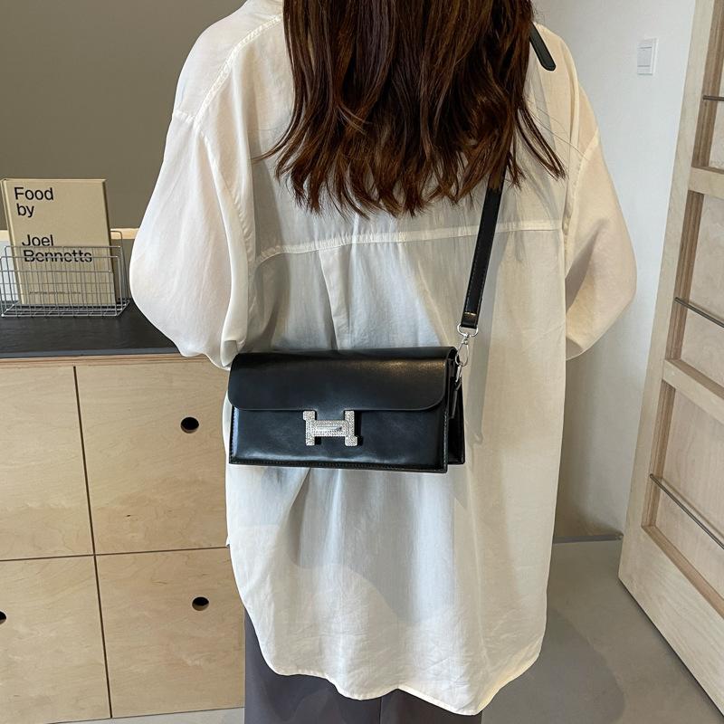 Novo estilo para primavera e verão Bolsa versátil de axila para mulheres Bolsa de ombro texturizada