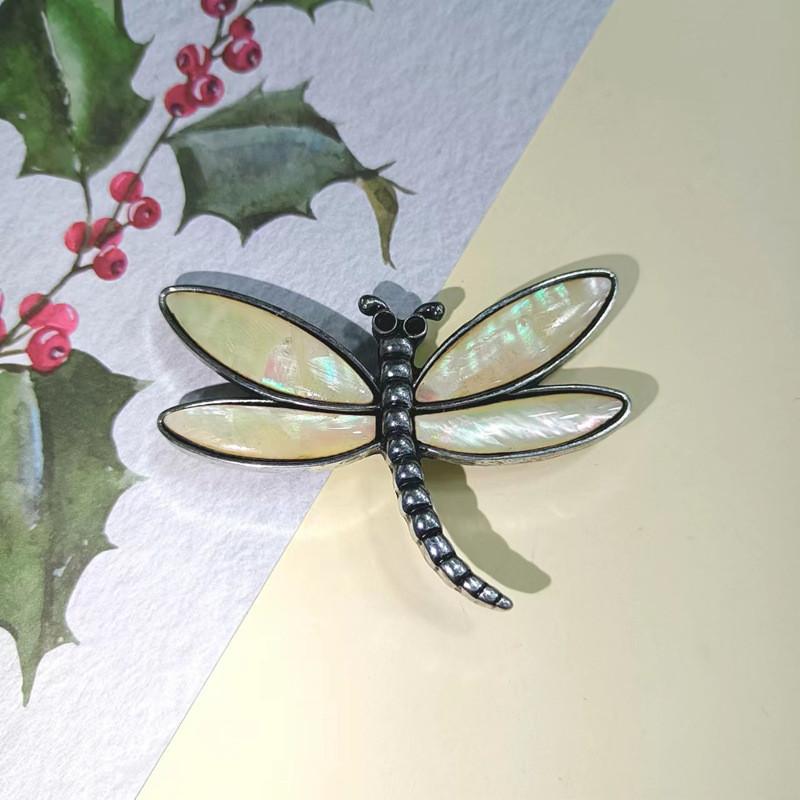 Animal Shell Brooch Pendant With Embellished Beads For Stylish Wear