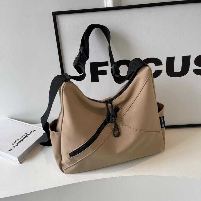 

Модный тренд 2025 года повседневная сумка-тоут большой вместимости, новая осенняя текстура, женская индивидуальная наплечная сумка-мессенджер хаки