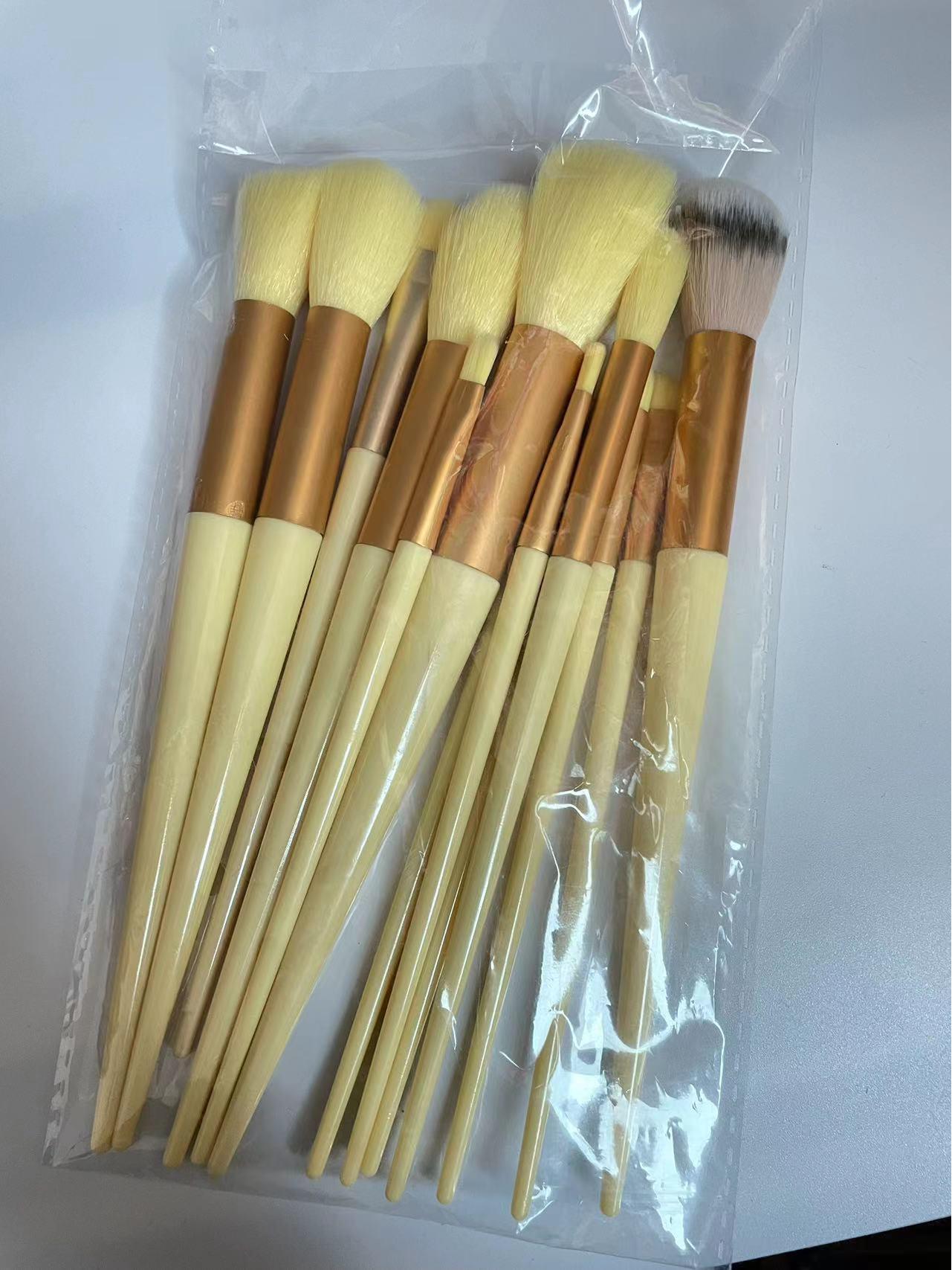 

Набор из 13 кистей для макияжа зеленого цвета на все времена года: Портативные мягкие кисти для румян и теней для век Yellow OPP Packaging (Random Colors)