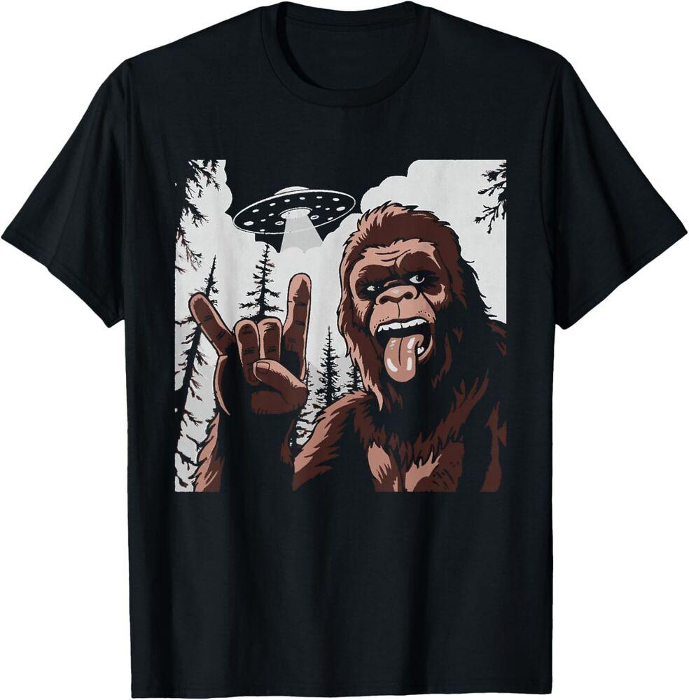 

Funny Sasquatch Bigfoot Rock On Selfie With UFO Alien Unisex T-Shirt XL