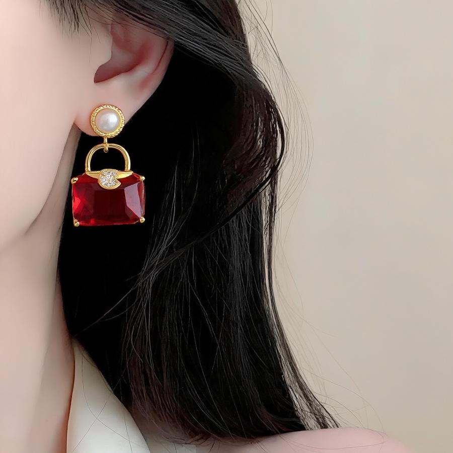 Crimson Pouch Square Pendant Earrings, Retro Fashion Earrings, Light Luxury and Noble Earrings