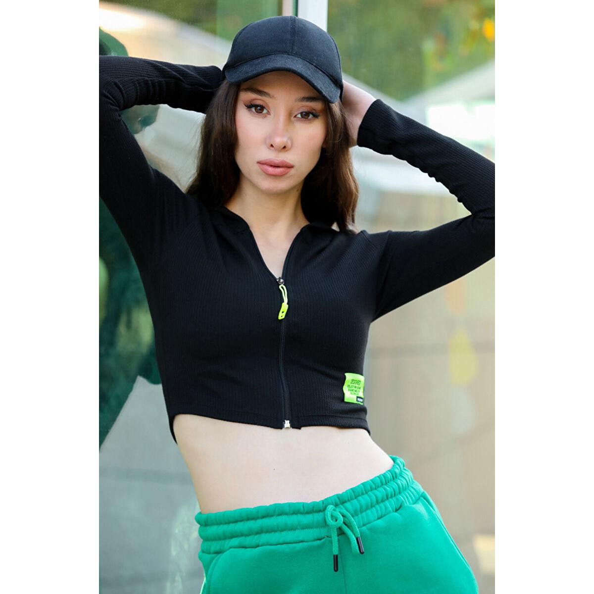 

Женское боди с капюшоном оранжевого цвета