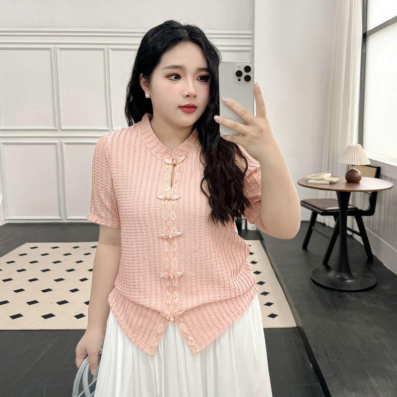 

Plus size women clothing [Miyu Jiangnan] New Chinese Style Texture Vertical Stripes Buckle 100.00kg Short sleeve Shirts Ballet Powder 6XL