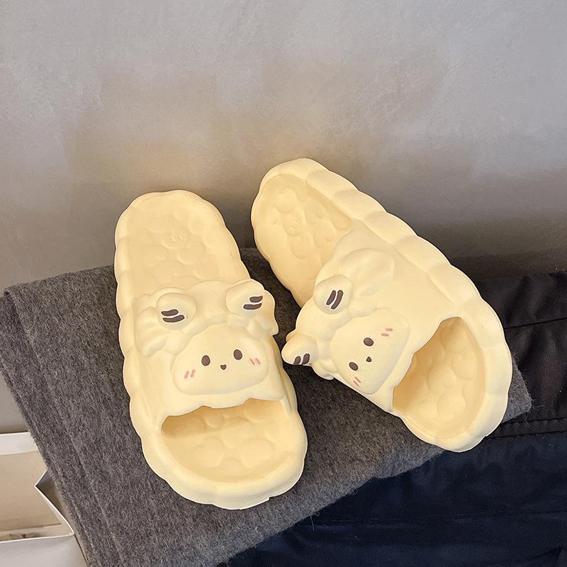 

Крутые тапочки женские новые домашние мультяшные милые ягнята нескользящая толстая подошва наступающие на дерьмо тапочки женские 40/41 жёлтый