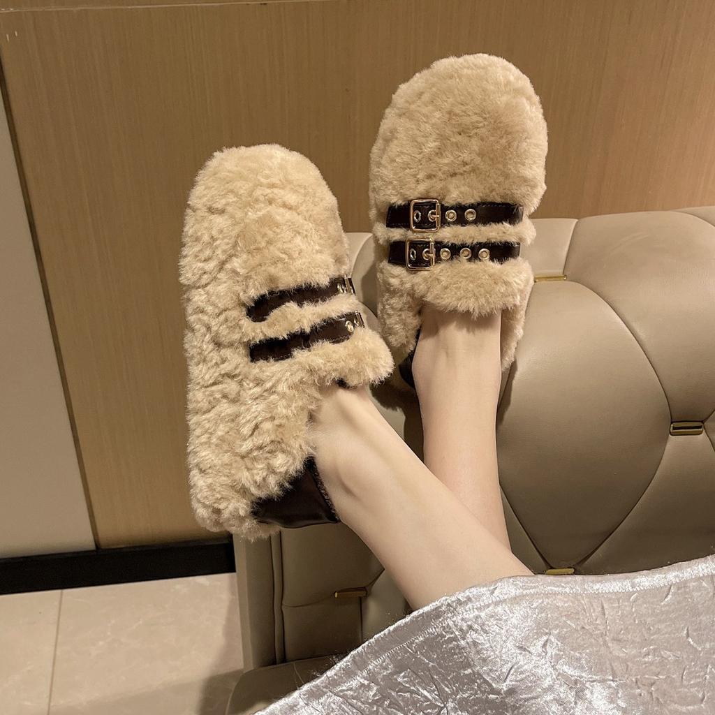 In winter, the velvet inner height-increasing fluffy shoes are worn by women to keep warm, and the back bag is heeled with two cotton shoes