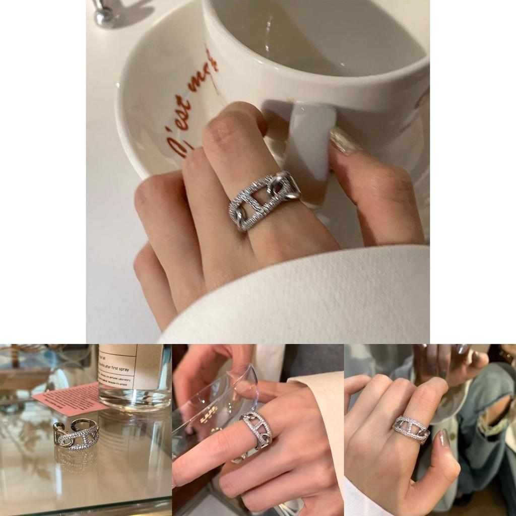 Copper Lightweight Fashionable Ring With Dazzling Rhinestones And Trendy Design
